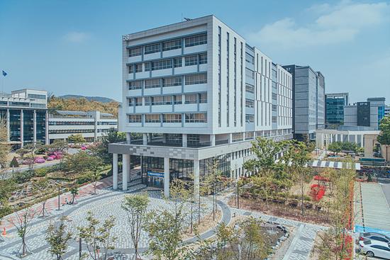 Khuôn viên trường Trường Đại học Khoa học và Công nghệ Quốc gia Seoul (SeoulTech)
