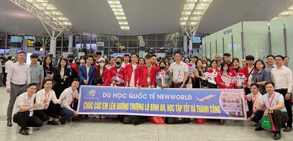 New World tiễn học sinh bay 