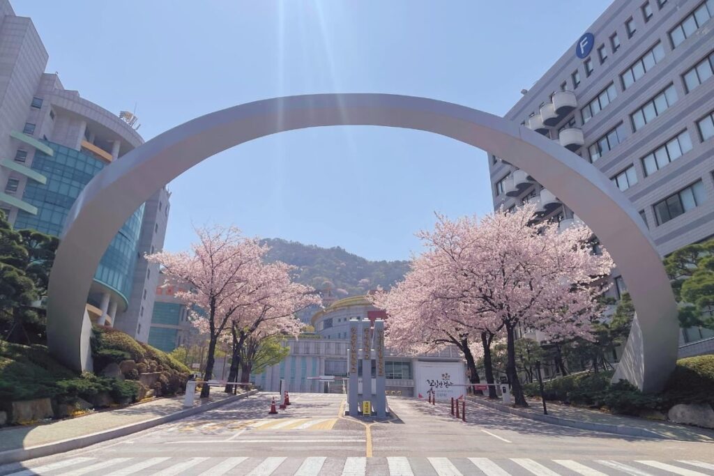 Cổng trường đại học Kyungsung Hàn Quốc