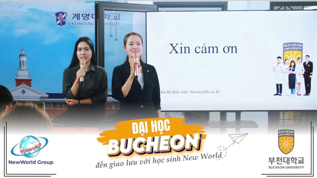 Đại diện trường giới thiệu thông tin về trường tới học sinh New World