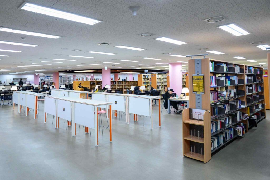 Thư viện trường đại học ngoại ngữ Busan Hàn Quốc