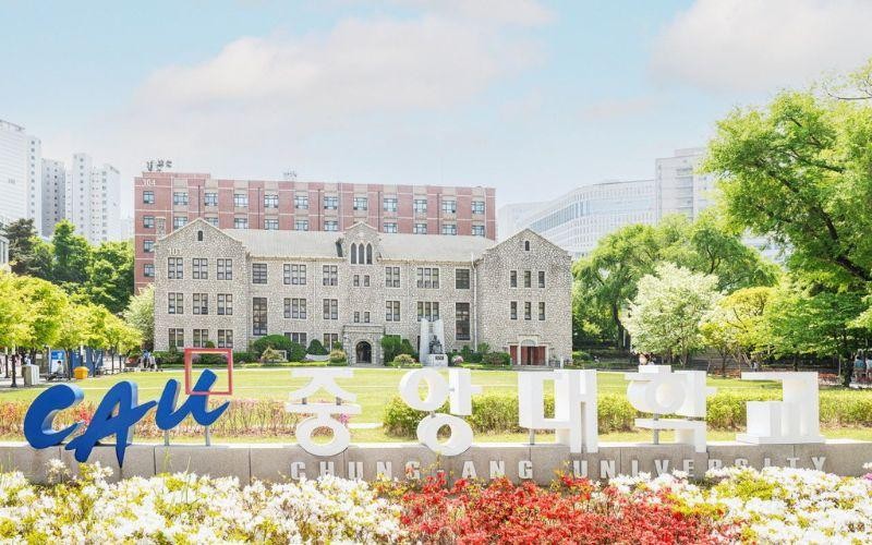 Cổng trường đại học Chung Ang