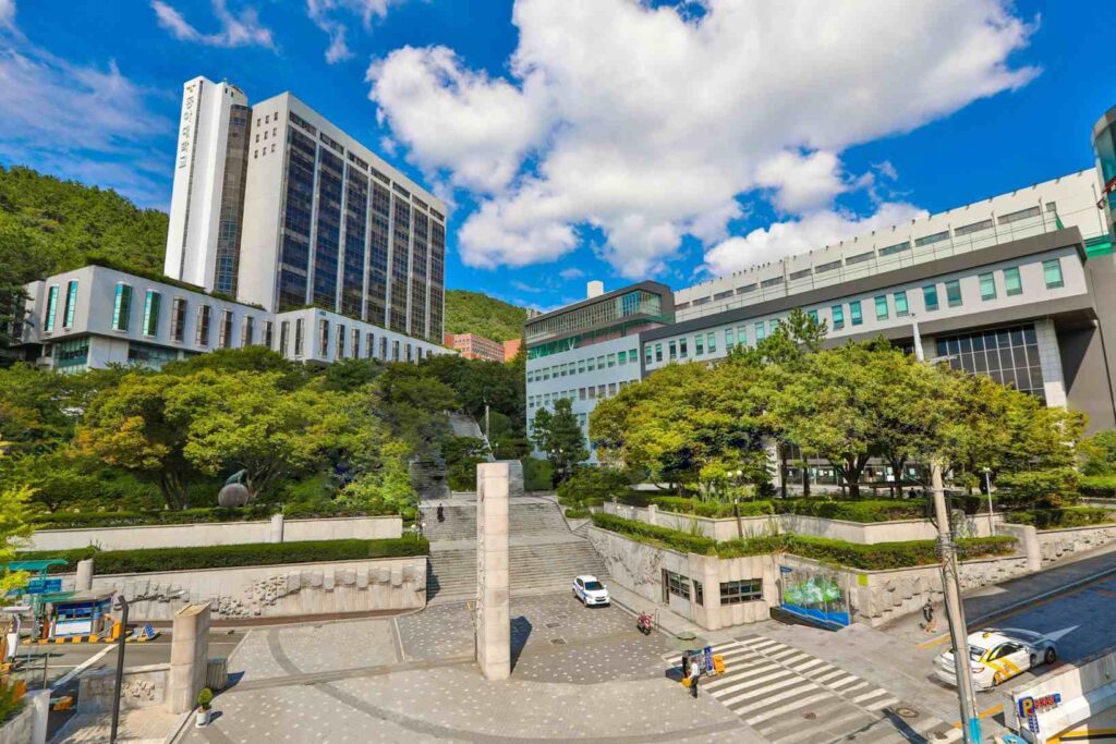 Khuôn viên trường đại học Dong-A Hàn Quốc 
