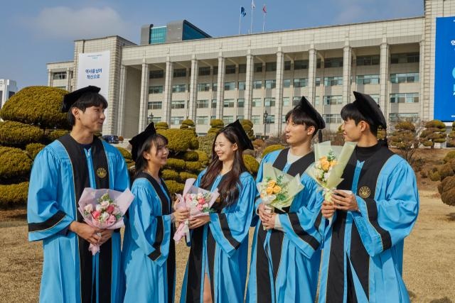 Sinh viên trường đại học Inha